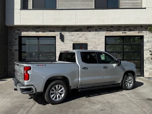 Used 2019 Chevrolet Silverado 1500 Custom w/ Custom Value Package AWD/4WD image 3