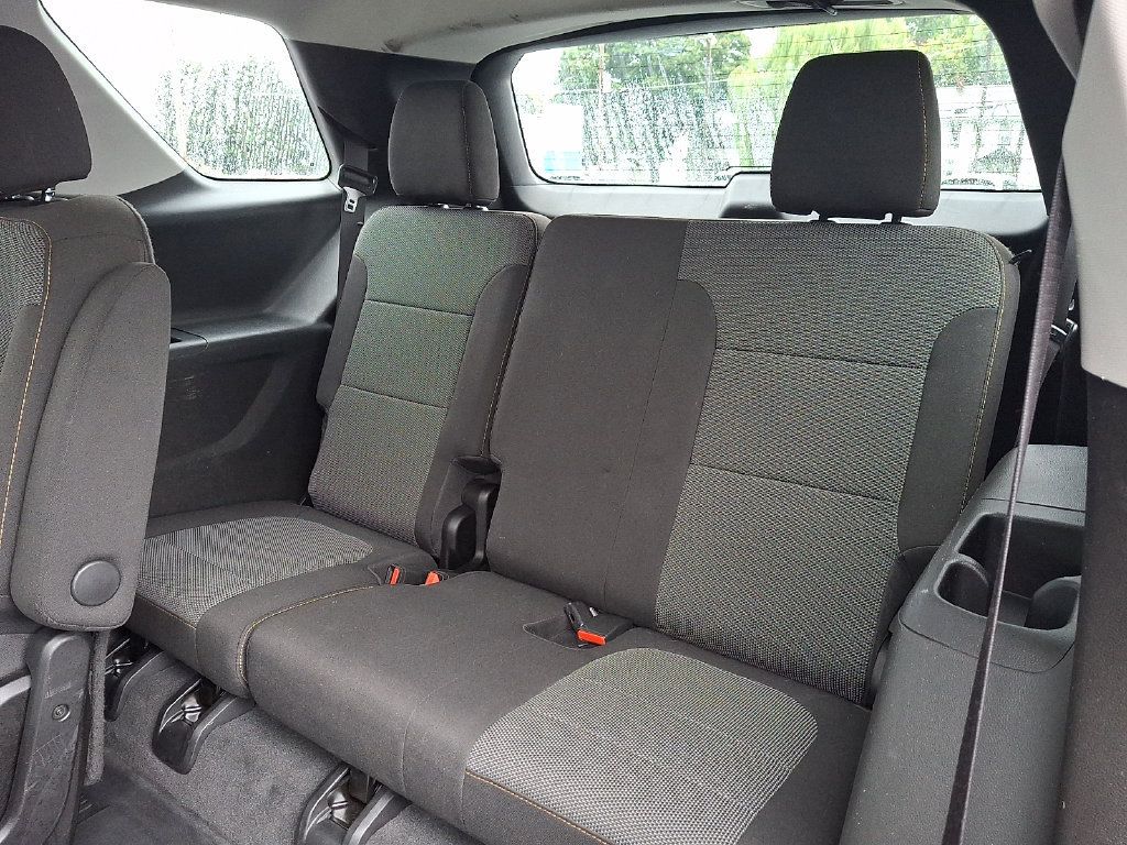 Used 2020 Chevrolet Traverse LT w/ LPO, Floor Liner Package AWD/4WD image 11