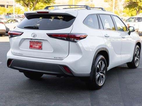 Certified 2026 Toyota Highlander XLE AWD/4WD image 5