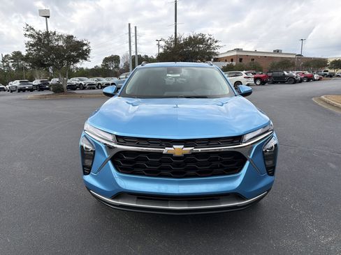 Used 2026 Chevrolet Trax LT w/ LT Convenience Package image 2