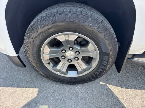 Used 2019 Chevrolet Tahoe LS AWD/4WD image 17