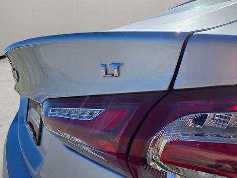 Used 2021 Chevrolet Malibu LT image 9