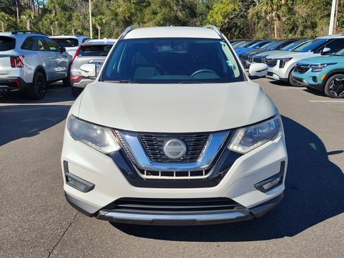 Used 2018 Nissan Rogue SV w/ Premium Package image 2