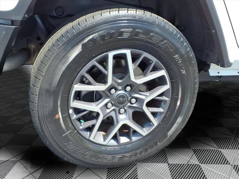 Used 2025 Jeep Wrangler Unlimited Sahara AWD/4WD image 31