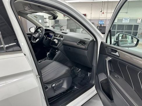 Certified 2023 Volkswagen Tiguan SE AWD/4WD image 16