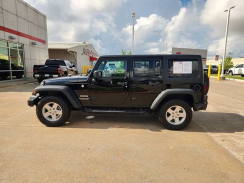 Used 2017 Jeep Wrangler Unlimited Sport w/ Quick Order Package 24S AWD/4WD image 4
