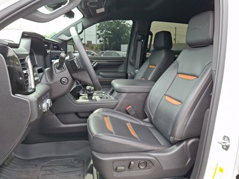 Used 2024 GMC Sierra 1500 AT4 w/ Technology Package AWD/4WD image 14