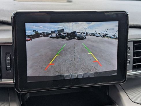 Used 2022 Ford Explorer XLT w/ Equipment Group 202A AWD/4WD image 20