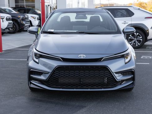 Used 2026 Toyota Corolla SE w/ SE Package FWD image 2