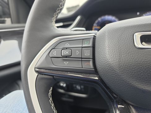 Used 2023 Jeep Grand Cherokee Altitude AWD/4WD image 20