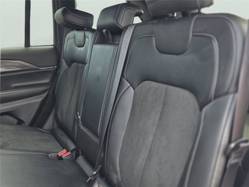 Used 2023 Jeep Grand Cherokee Altitude AWD/4WD image 25