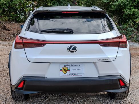 Used 2019 Lexus UX 200 FWD image 4