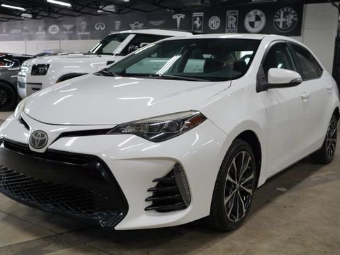Used 2017 Toyota Corolla SE w/ Carpet Mat Package (TMS) FWD image 1