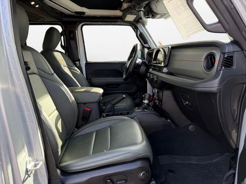 Used 2024 Jeep Gladiator Mojave image 15