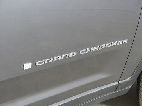 Used 2024 Jeep Grand Cherokee L Limited image 39