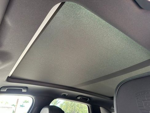 Used 2025 Porsche Cayenne image 31