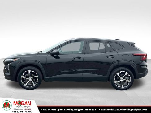 Certified 2025 Chevrolet Trax RS w/ Driver Confidence Package FWD image 2