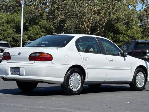 Used 2002 Chevrolet Malibu V6 w/ Preferred Equipment Group 1 FWD image 3