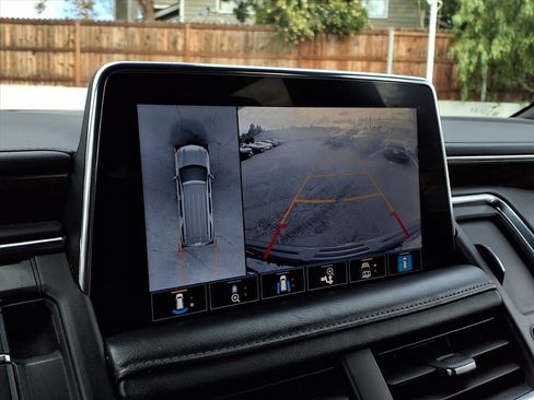 Used 2021 Chevrolet Suburban Z71 w/ Luxury Package image 8