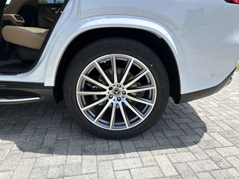 New 2026 Mercedes-Benz GLS 580 4MATIC image 11