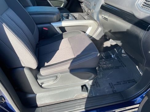 Used 2024 Nissan Titan SV w/ SV Convenience Package image 29