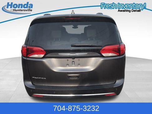 Used 2017 Chrysler Pacifica Touring-L w/ Tire & Wheel Group image 7