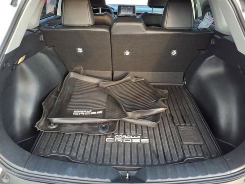 Used 2022 Toyota Corolla Cross XLE w/ Convenience Package image 20