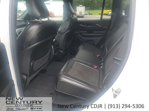 Used 2023 Jeep Grand Cherokee Altitude AWD/4WD image 15