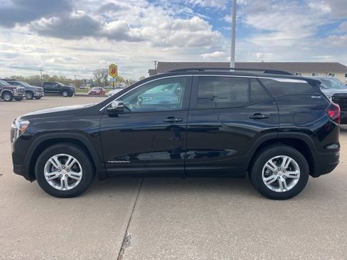 Used 2023 GMC Terrain SLE w/ Driver Convenience Package image 7