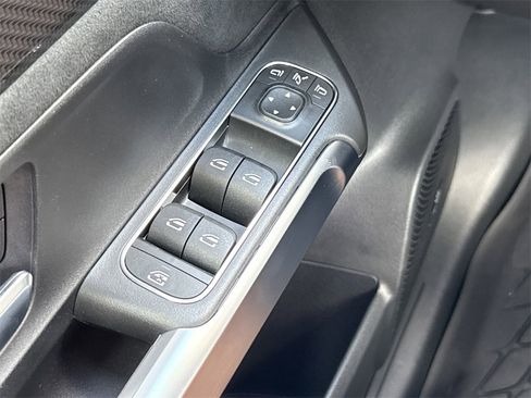 New 2025 Mercedes-Benz GLB 250 4MATIC image 23