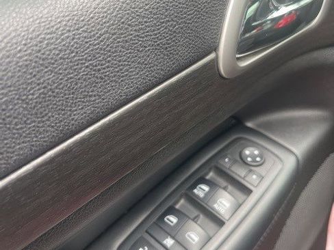 Used 2018 Jeep Grand Cherokee Altitude image 14