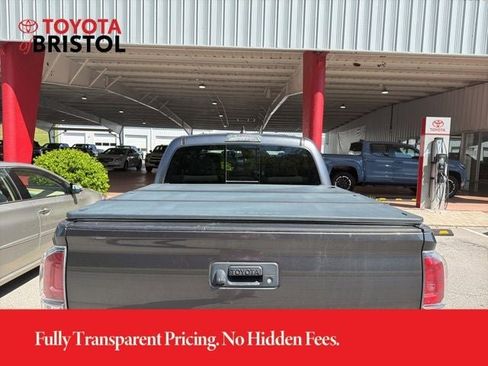 Used 2020 Toyota Tacoma TRD Off-Road AWD/4WD image 7