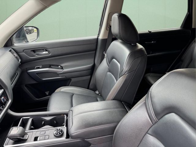 Used 2023 Nissan Pathfinder SL AWD/4WD image 9