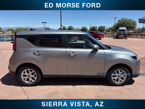 Used 2025 Kia Soul LX FWD image 9