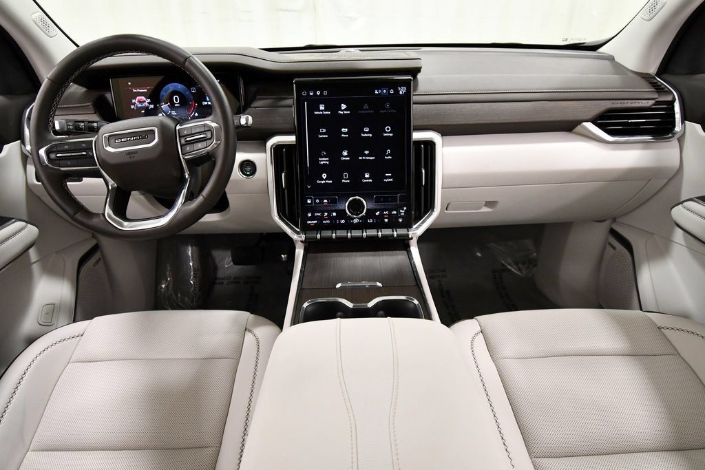 Used 2024 GMC Acadia Denali FWD image 3