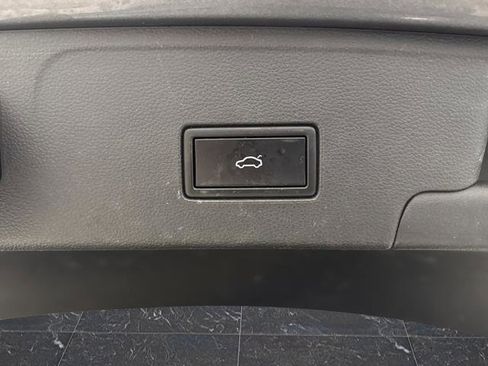 Used 2020 Volkswagen Atlas Cross Sport SEL image 16