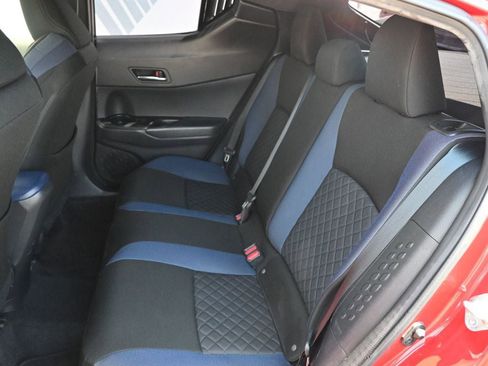 Used 2020 Toyota C-HR XLE FWD image 15