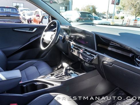Used 2025 Kia Niro EX image 22