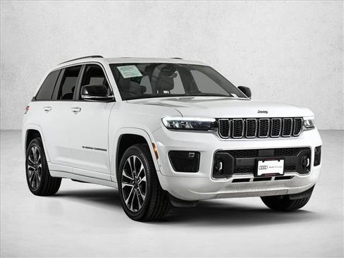 Used 2023 Jeep Grand Cherokee Overland image 3