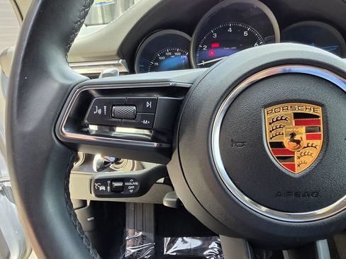 Certified 2023 Porsche Macan AWD/4WD image 28
