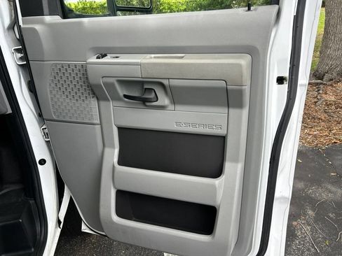 Used 2024 Ford E-450 and Econoline 450 Super Duty w/ Power Windows & Locks Group RWD image 23