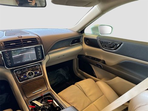 Used 2020 Lincoln Continental Reserve image 25