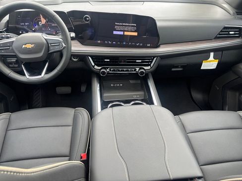 New 2025 Chevrolet Suburban Premier AWD/4WD image 11