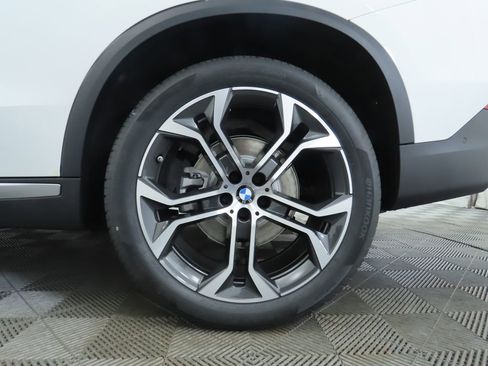 Certified 2025 BMW X5 xDrive40i w/ Parking Assistance Package image 33