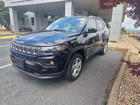 Used 2022 Jeep Compass Latitude w/ Sun and Sound Group AWD/4WD image 1