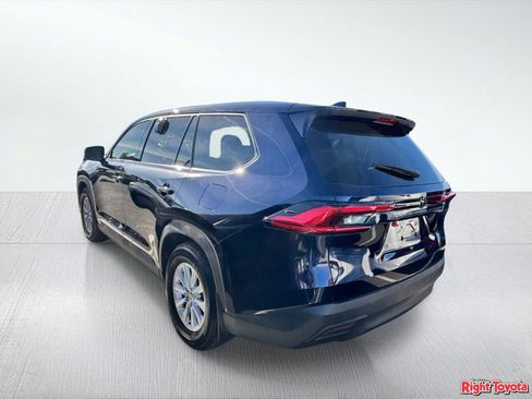 Certified 2024 Toyota Grand Highlander XLE FWD image 3