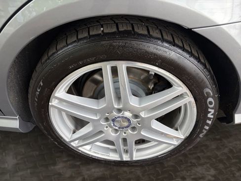 Used 2010 Mercedes-Benz E 550 4MATIC Sedan image 36