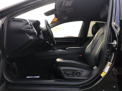 Used 2022 Toyota Camry SE image 11