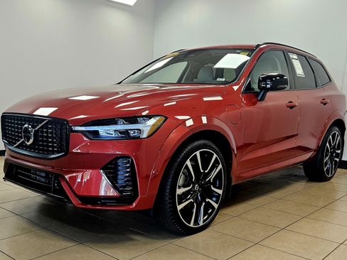 Used 2024 Volvo XC60 T8 Ultimate w/ Climate Package image 2