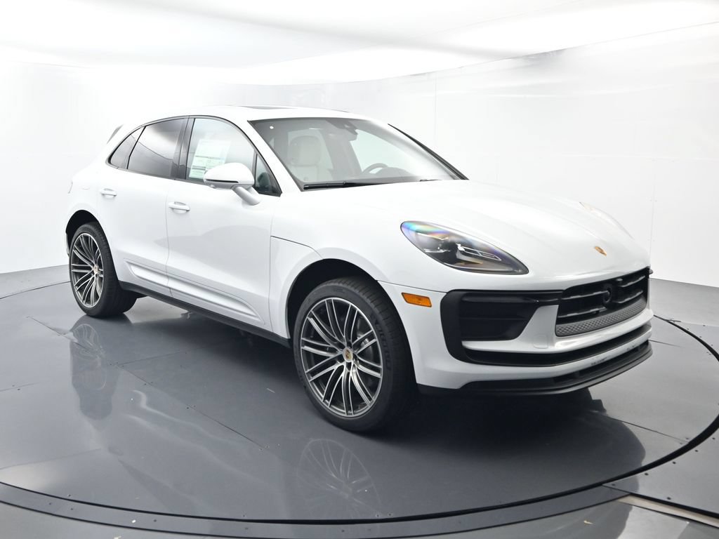Certified 2026 Porsche Macan AWD/4WD image 17
